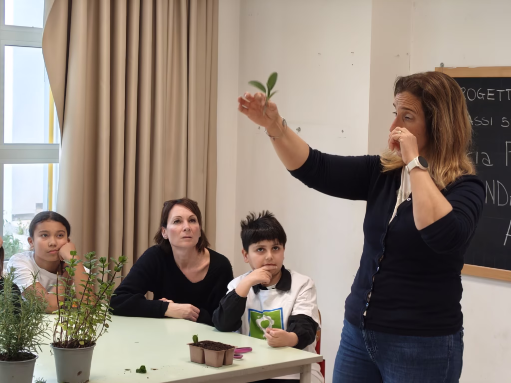 Coltiviamo il futuro: AB al fianco della Scuola Guerrazzi per il progetto “Aula a cielo aperto” Coltiviamo il futuro: AB al fianco della Scuola Guerrazzi per il progetto “Aula a cielo aperto”
